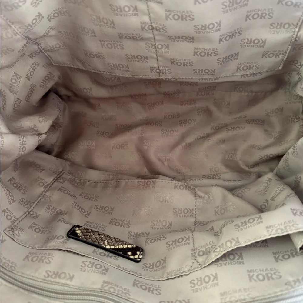 MICHAEL KORS Bedford Pocket Tote Bag in Python  Snakeskin Print with Studs NWOT - Picture 8 of 10